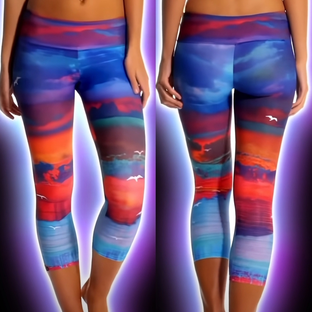 {S/M} Onzie Allover Graphic Print Capri Legging Sunset Sunrise Sky